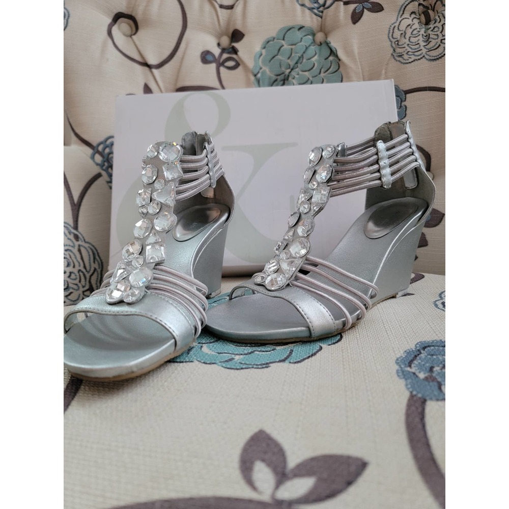 Style & Co. Silver wedge size 7